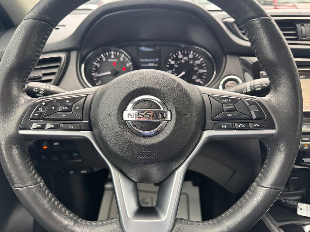 Used 2017 Nissan Rogue SL image 25