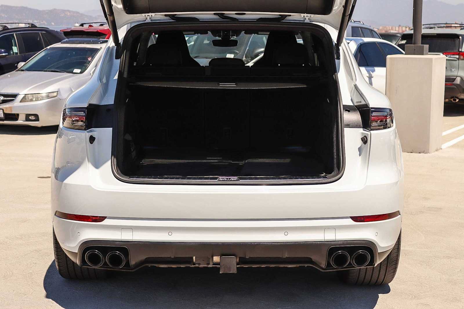 Used 2023 Porsche Cayenne Turbo AWD/4WD image 28