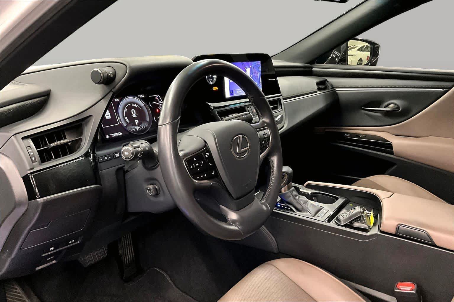 Used 2025 Lexus ES 300h w/ Premium Package FWD image 18