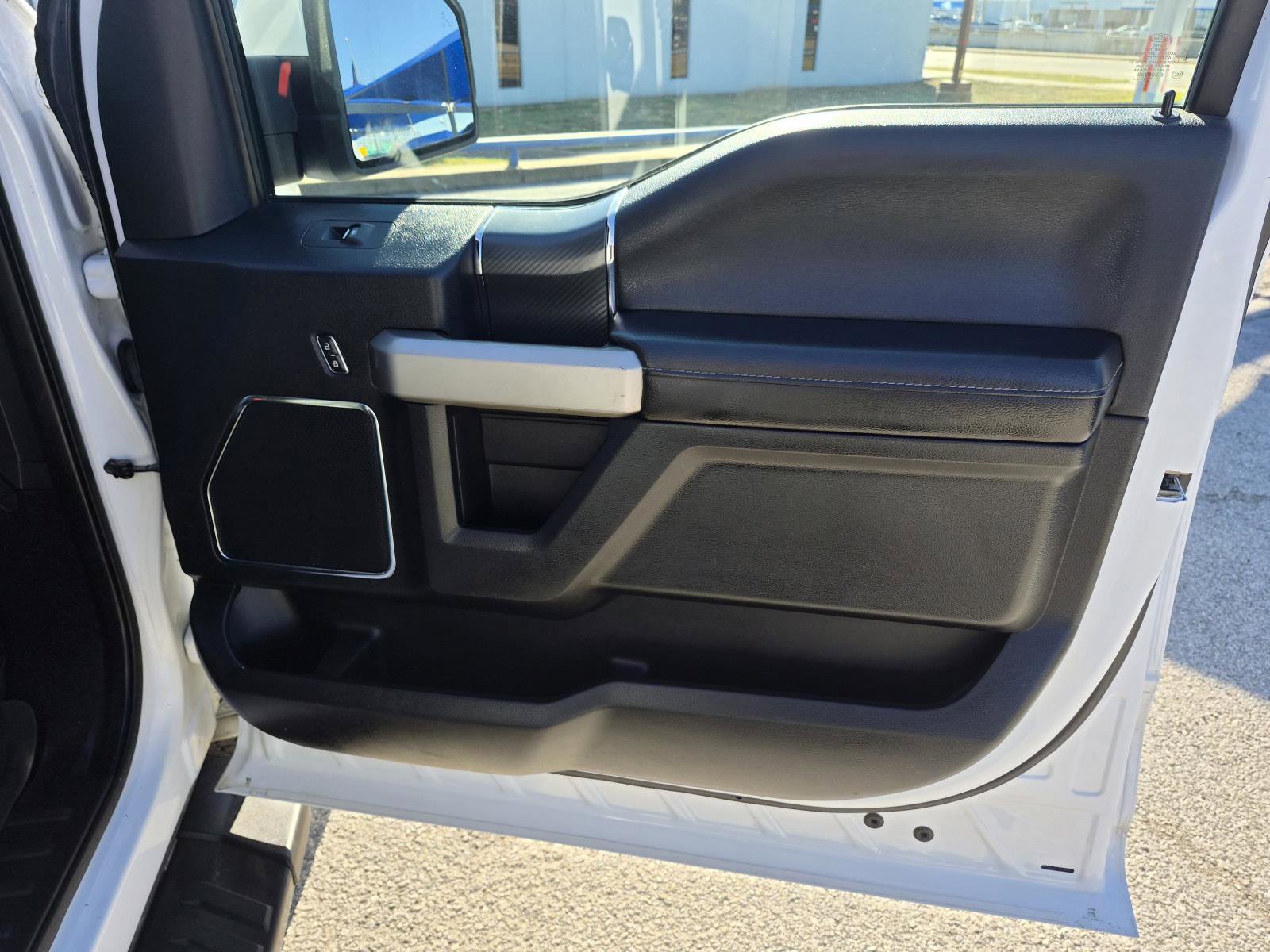 Used 2019 Ford F150 Lariat w/ Equipment Group 502A Luxury AWD/4WD image 9