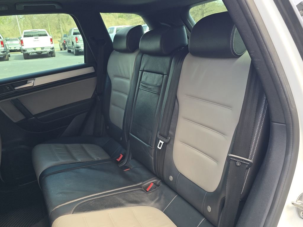 Used 2017 Volkswagen Touareg Wolfsburg Edition image 25