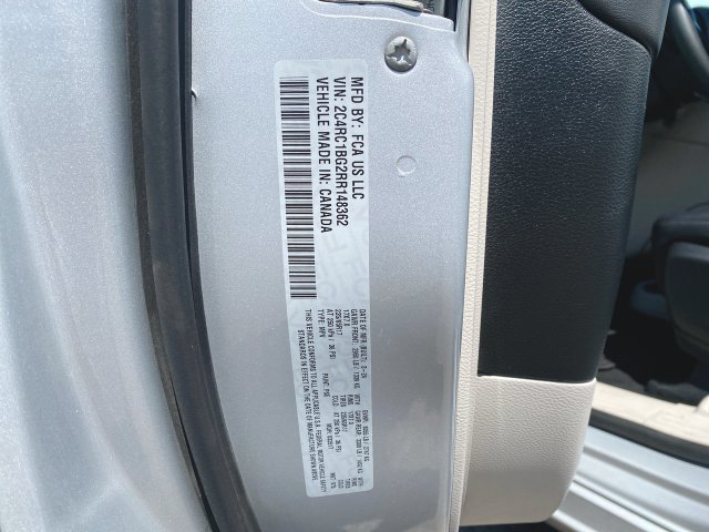 Used 2024 Chrysler Pacifica Touring-L FWD image 31