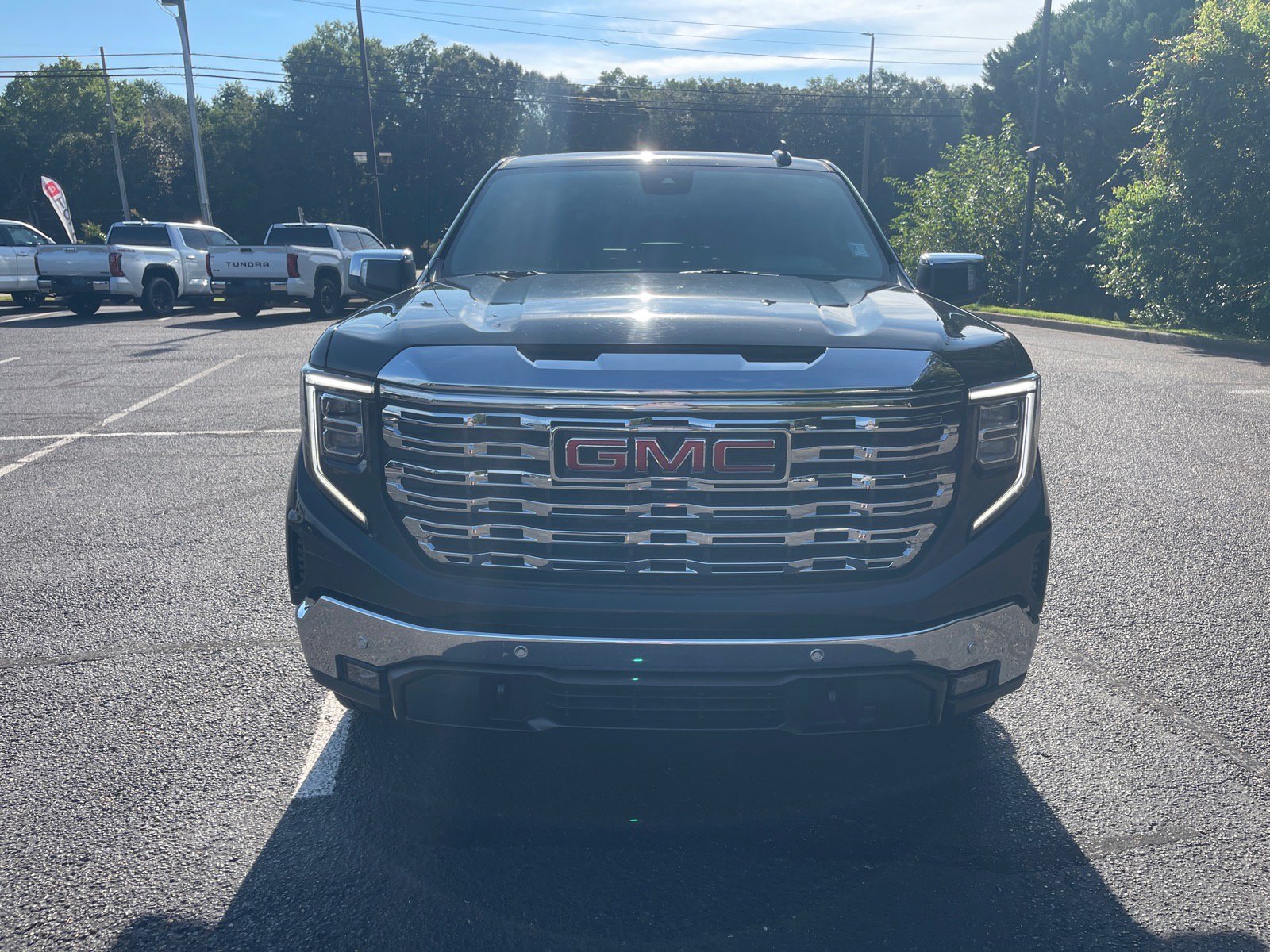 Used 2022 GMC Sierra 1500 SLT w/ SLT Premium Plus Package RWD image 2