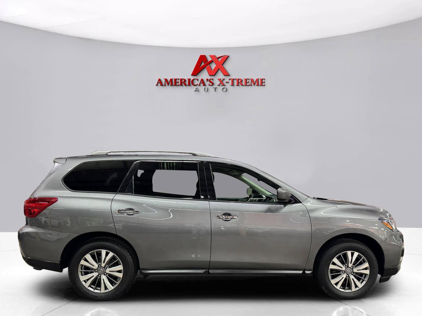 Used 2019 Nissan Pathfinder SV AWD/4WD image 8