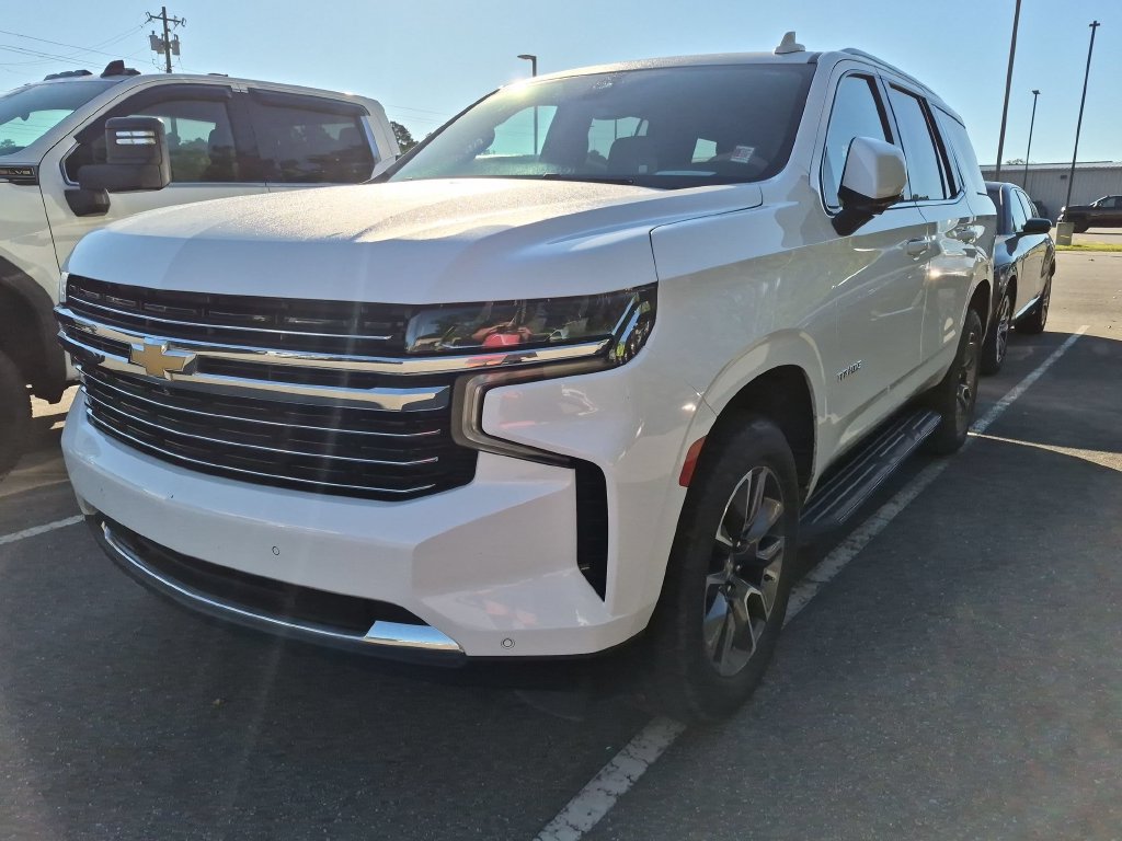 Used 2022 Chevrolet Tahoe LT w/ Luxury Package AWD/4WD image 2