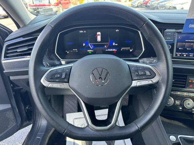 Used 2024 Volkswagen Jetta SE image 14