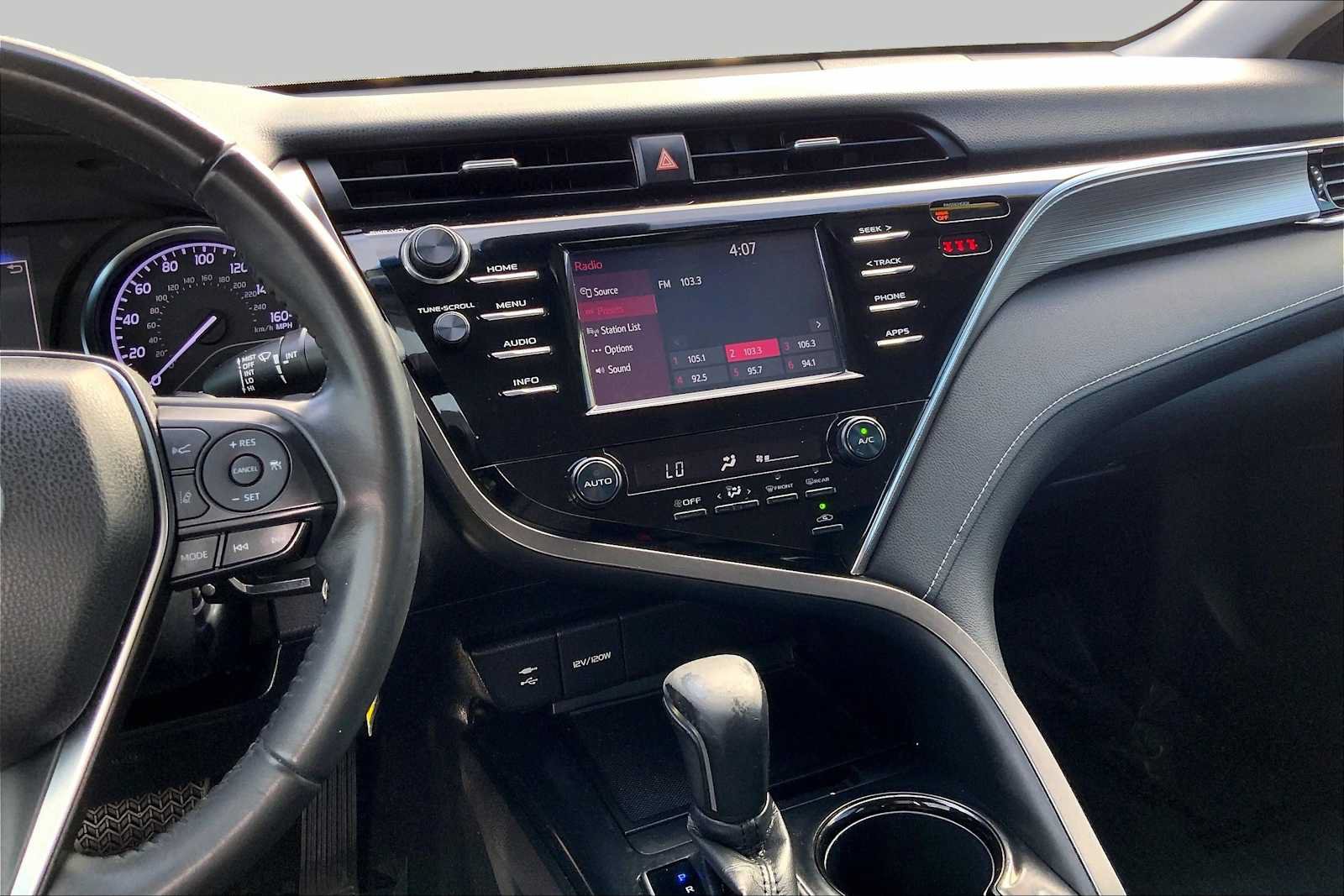 Used 2018 Toyota Camry SE FWD image 6