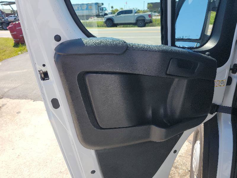 Used 2025 RAM ProMaster 2500 w/ Convenience Group FWD image 9