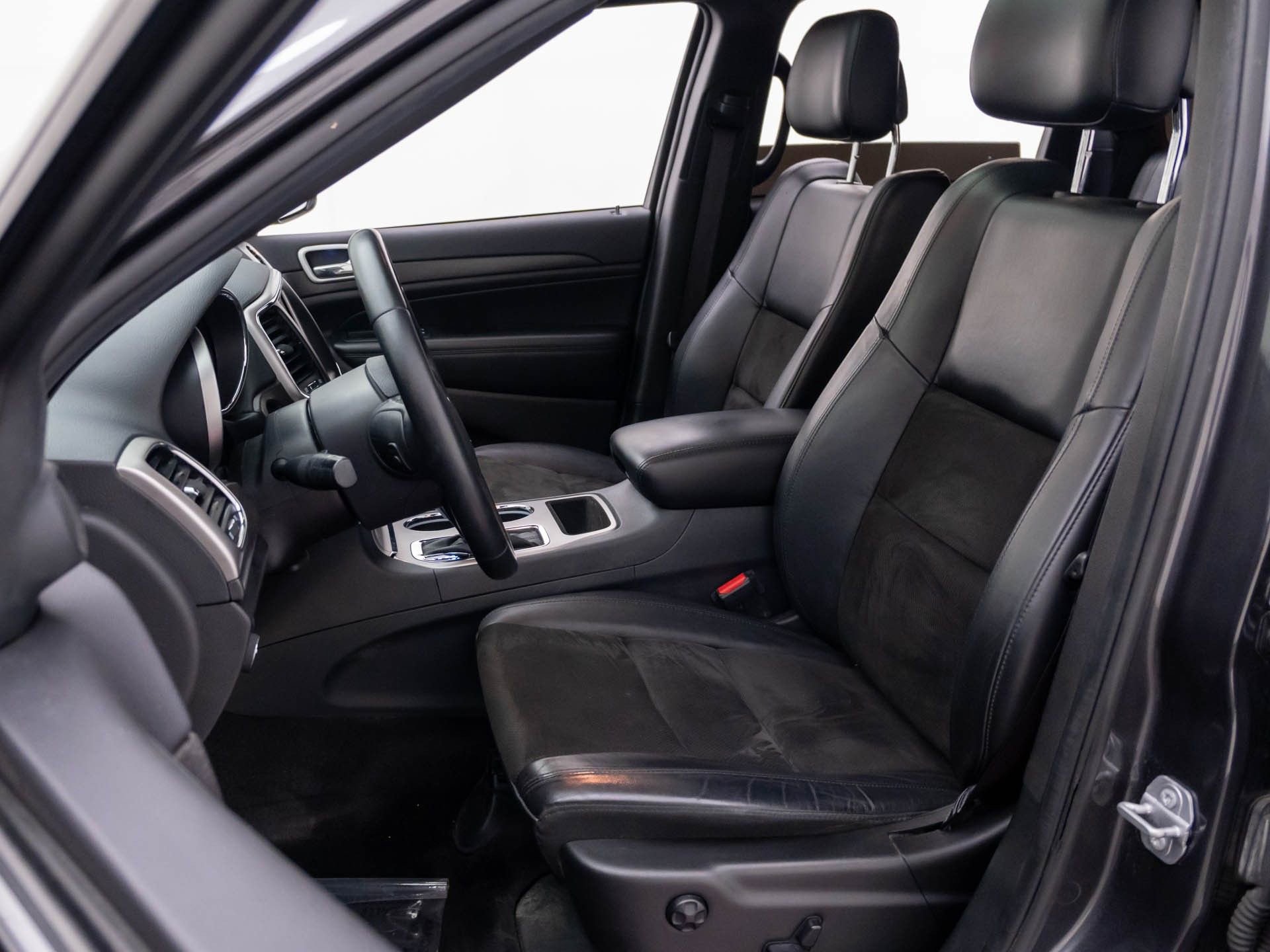 Used 2018 Jeep Grand Cherokee Altitude AWD/4WD image 16