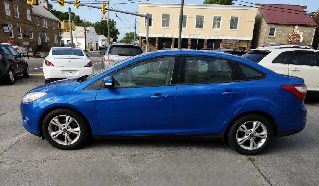 Used 2013 Ford Focus SE FWD image 2