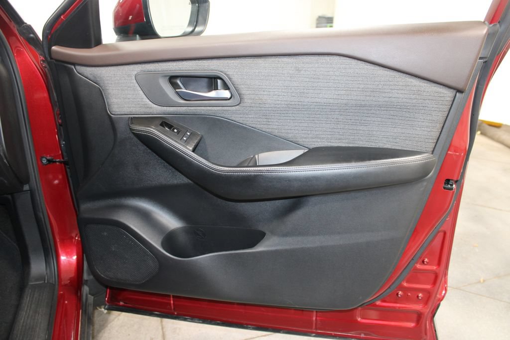 Used 2023 Nissan Rogue SV AWD/4WD image 33