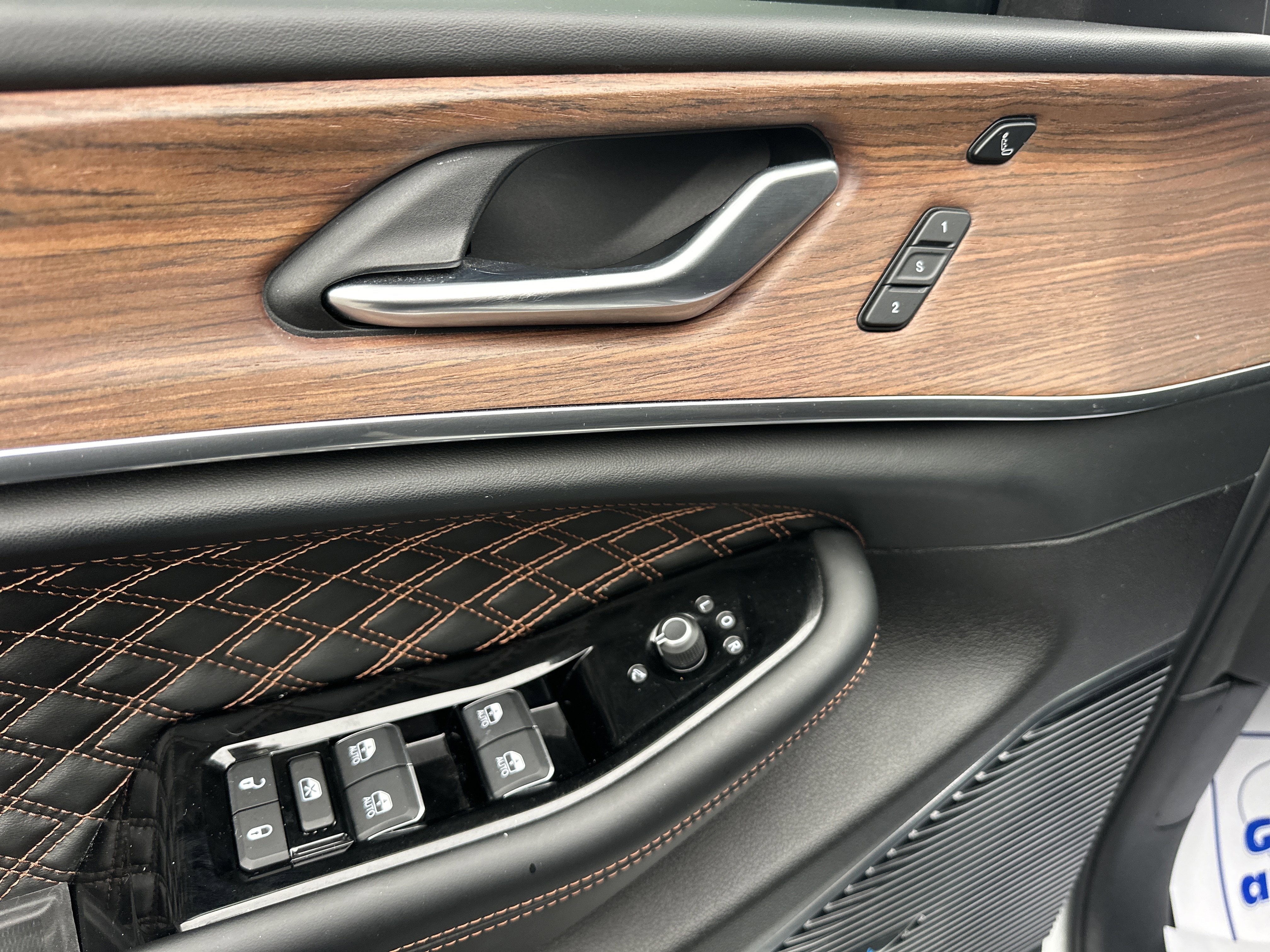 Used 2022 Jeep Grand Cherokee Summit w/ Adv Protech Group IV image 8