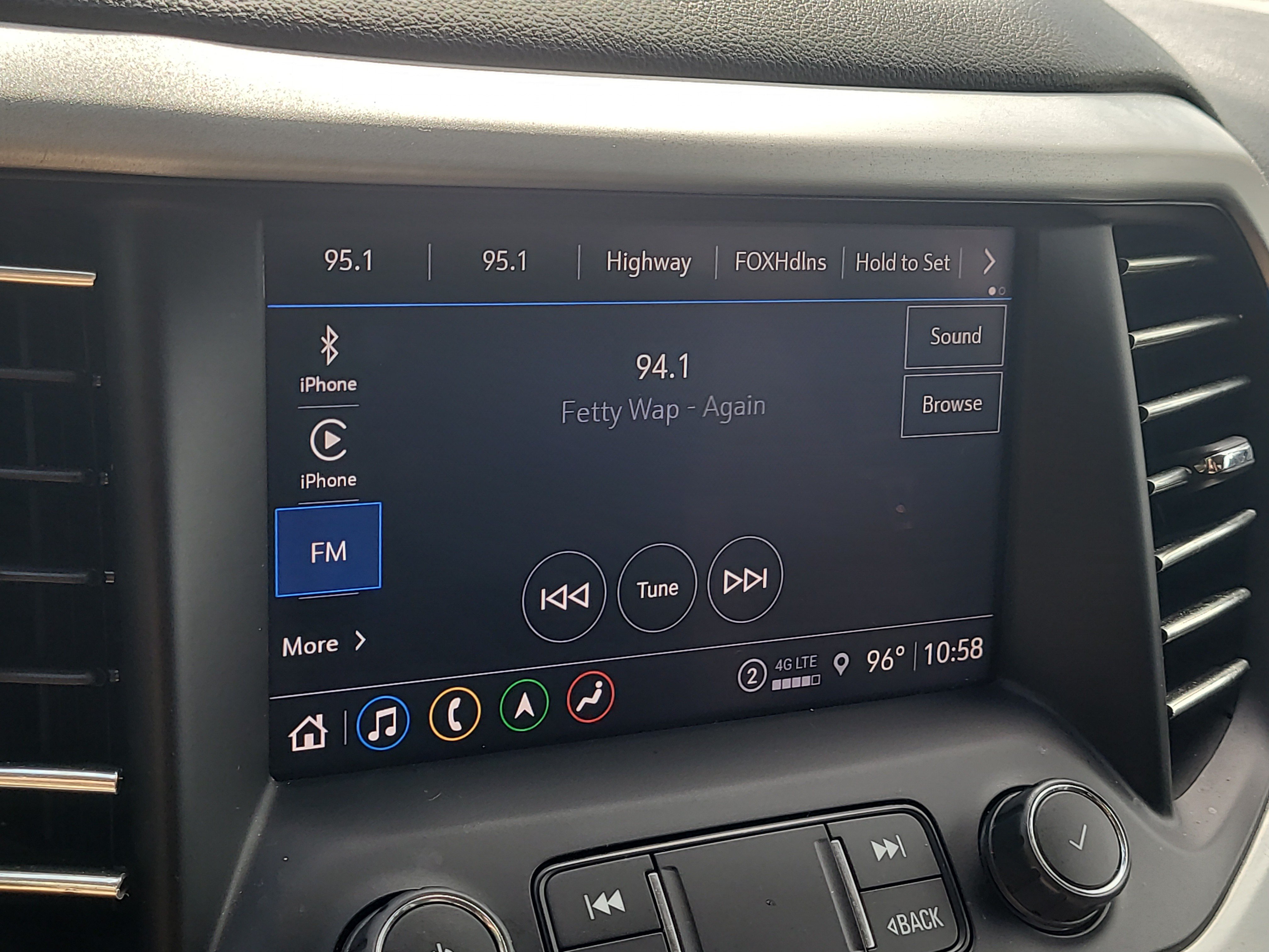 Used 2023 GMC Acadia SLE w/ Driver Convenience Package FWD image 23