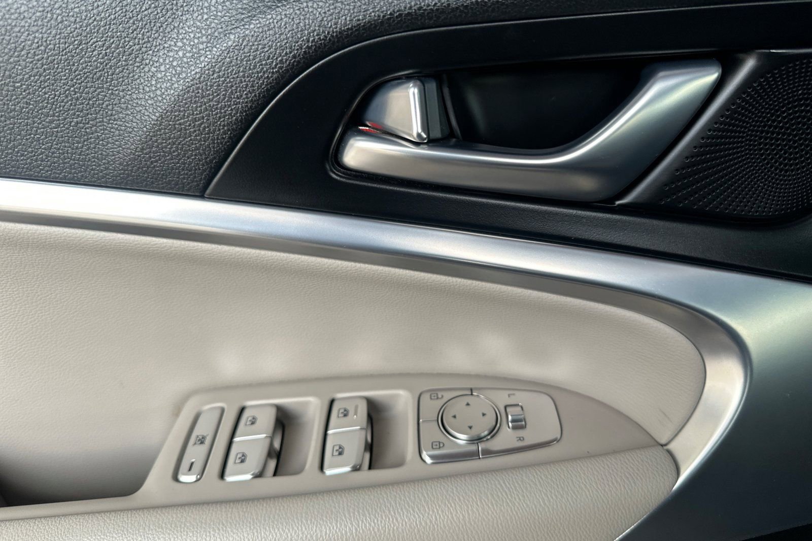 Used 2023 Genesis G70 2.0T image 11