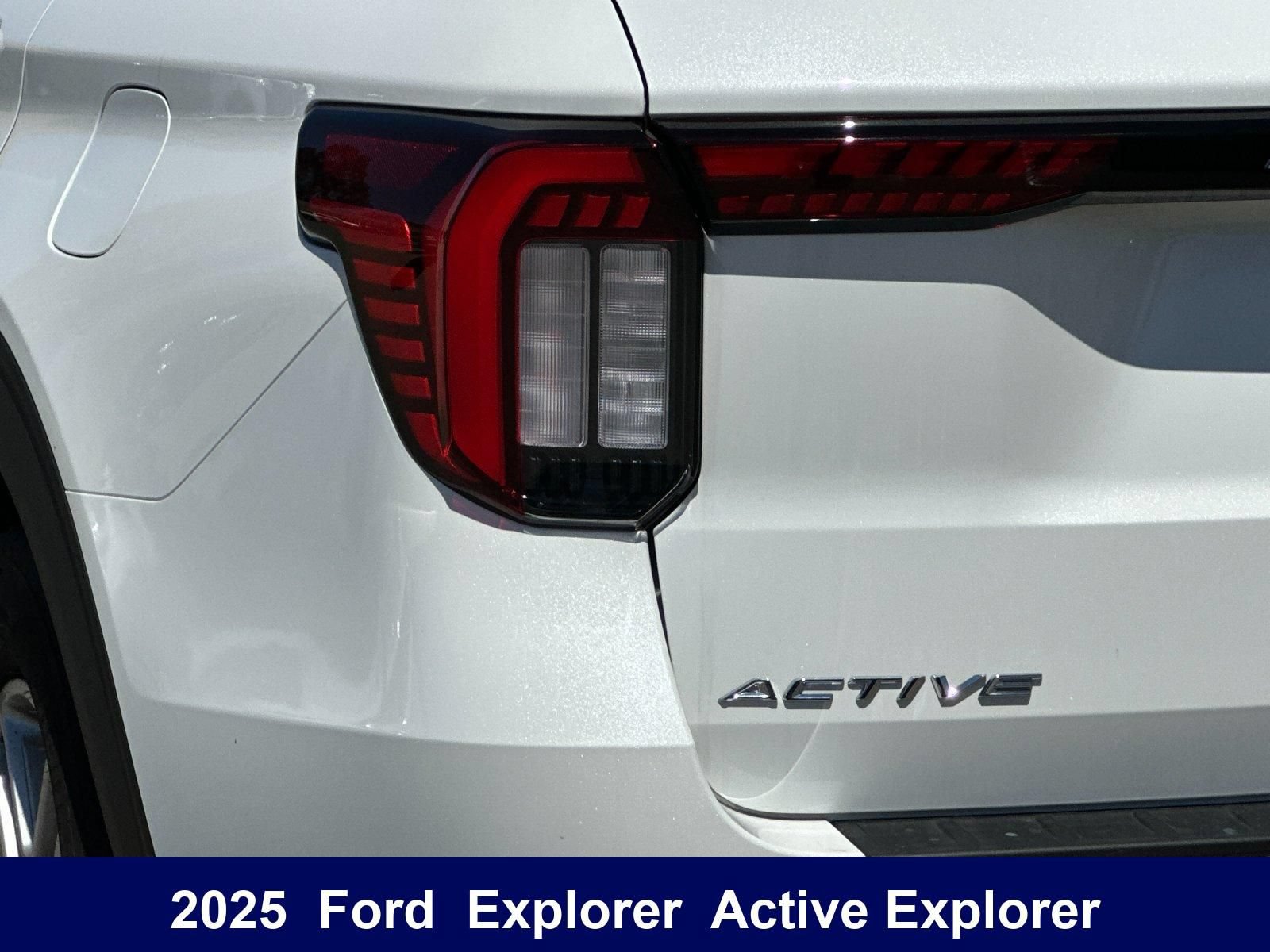 Used 2025 Ford Explorer Active w/ Active Comfort Package RWD image 40