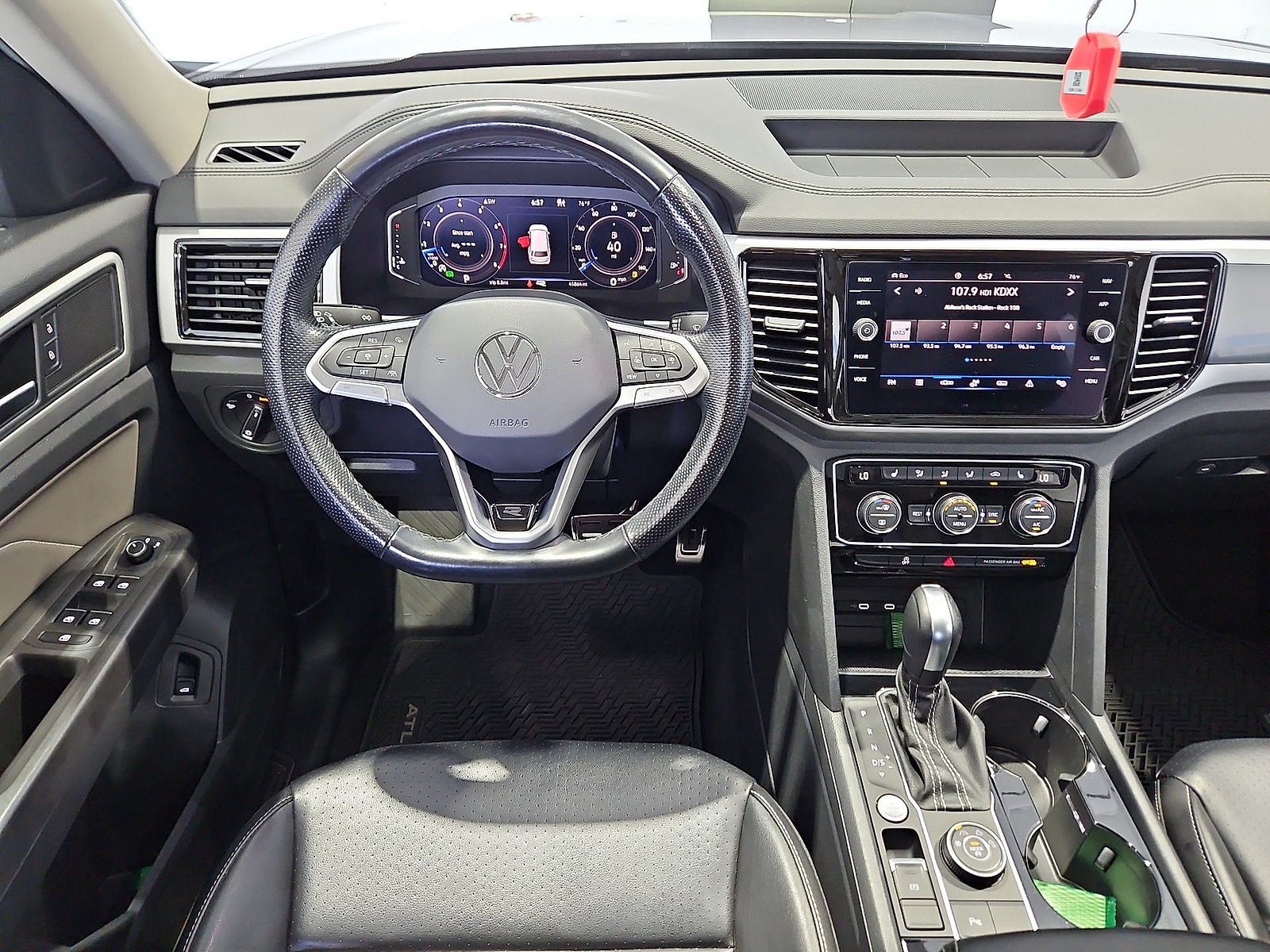 Certified 2022 Volkswagen Atlas SEL R-Line AWD/4WD image 14