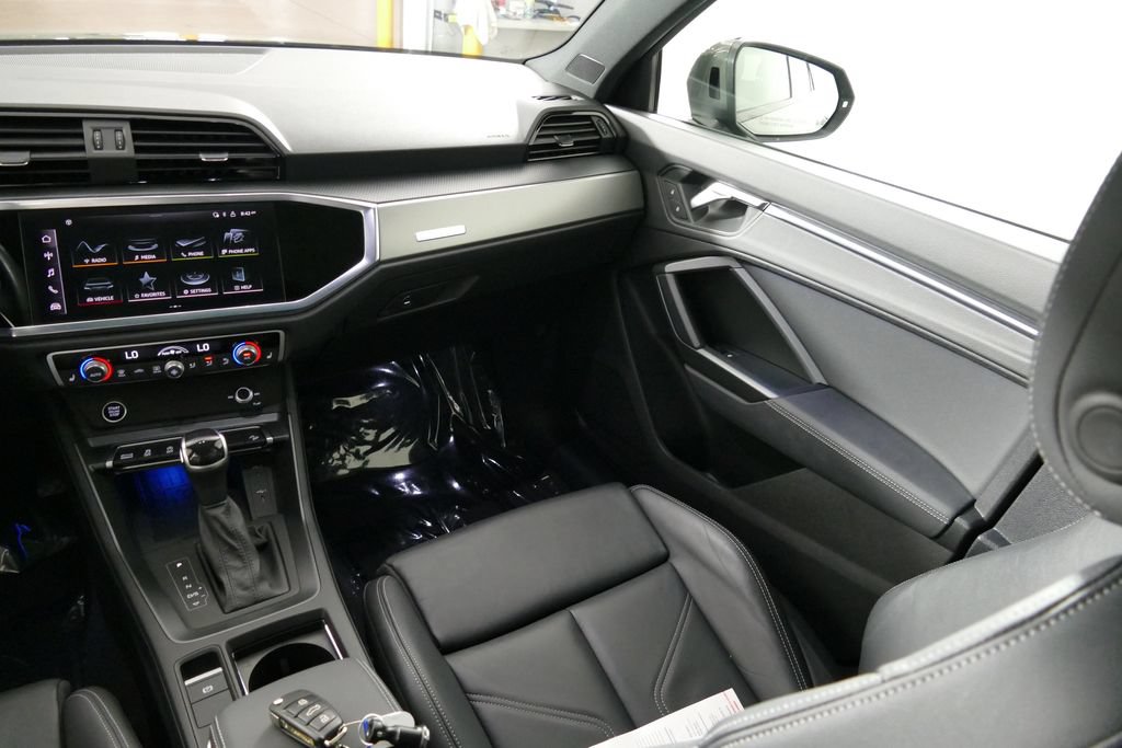 Used 2023 Audi Q3 2.0T Premium Plus w/ Premium Plus Package AWD/4WD image 26