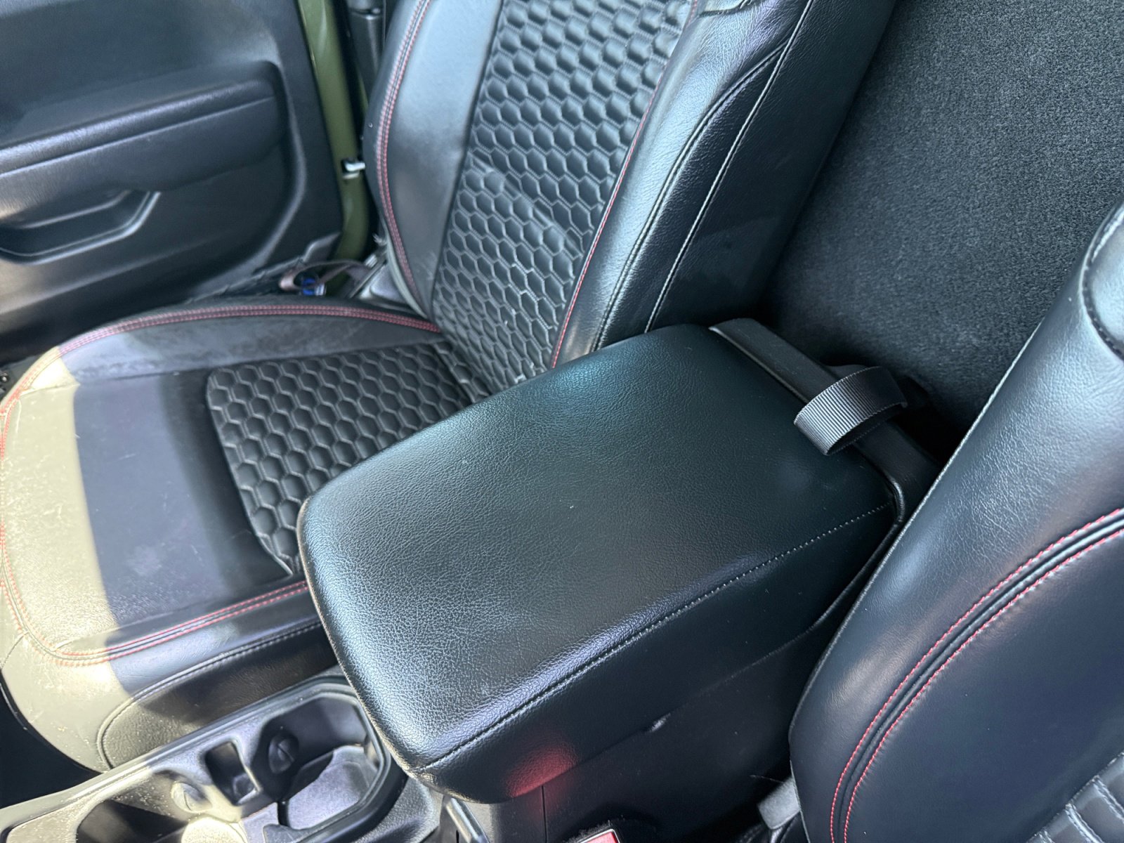 Used 2022 Jeep Wrangler Rubicon w/ Steel Bumper Group image 14