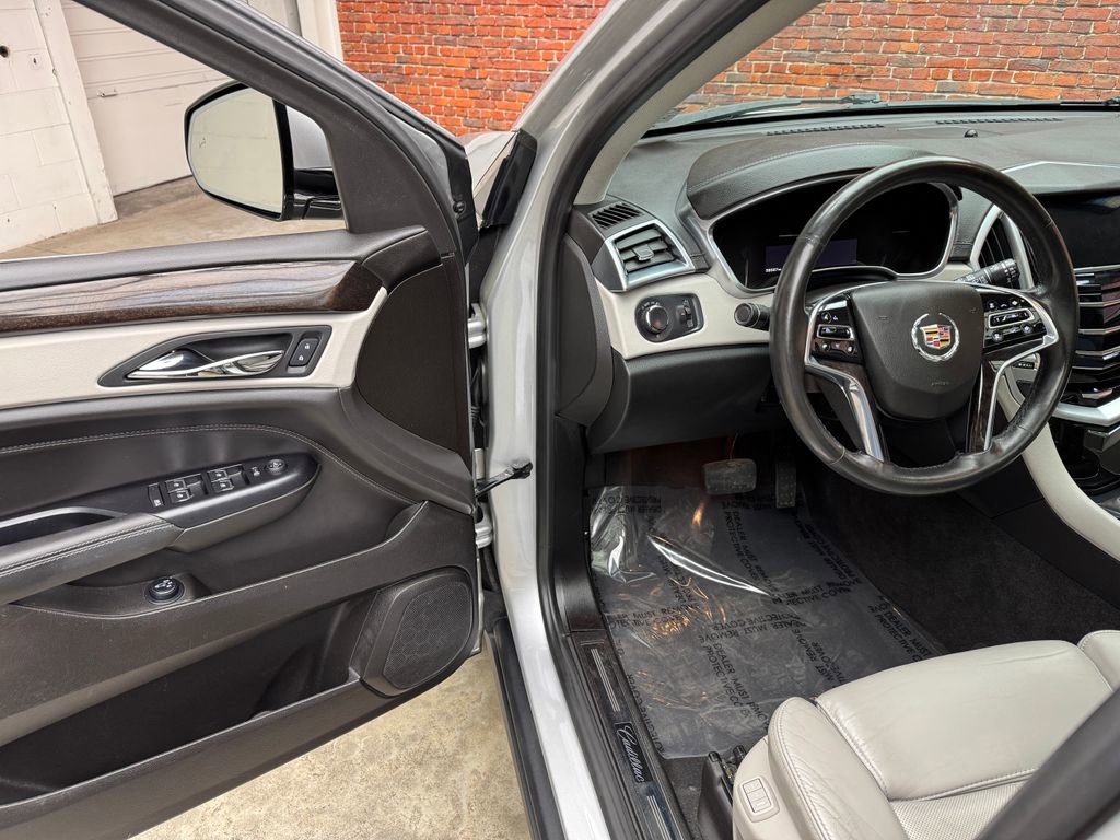 Used 2016 Cadillac SRX Luxury image 9