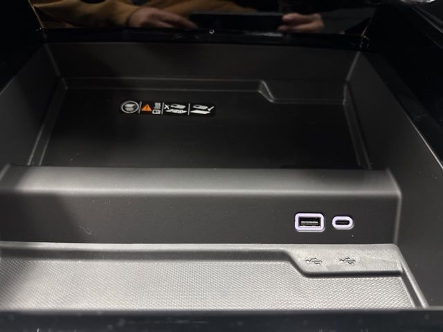 New 2026 Chevrolet Suburban Premier image 21