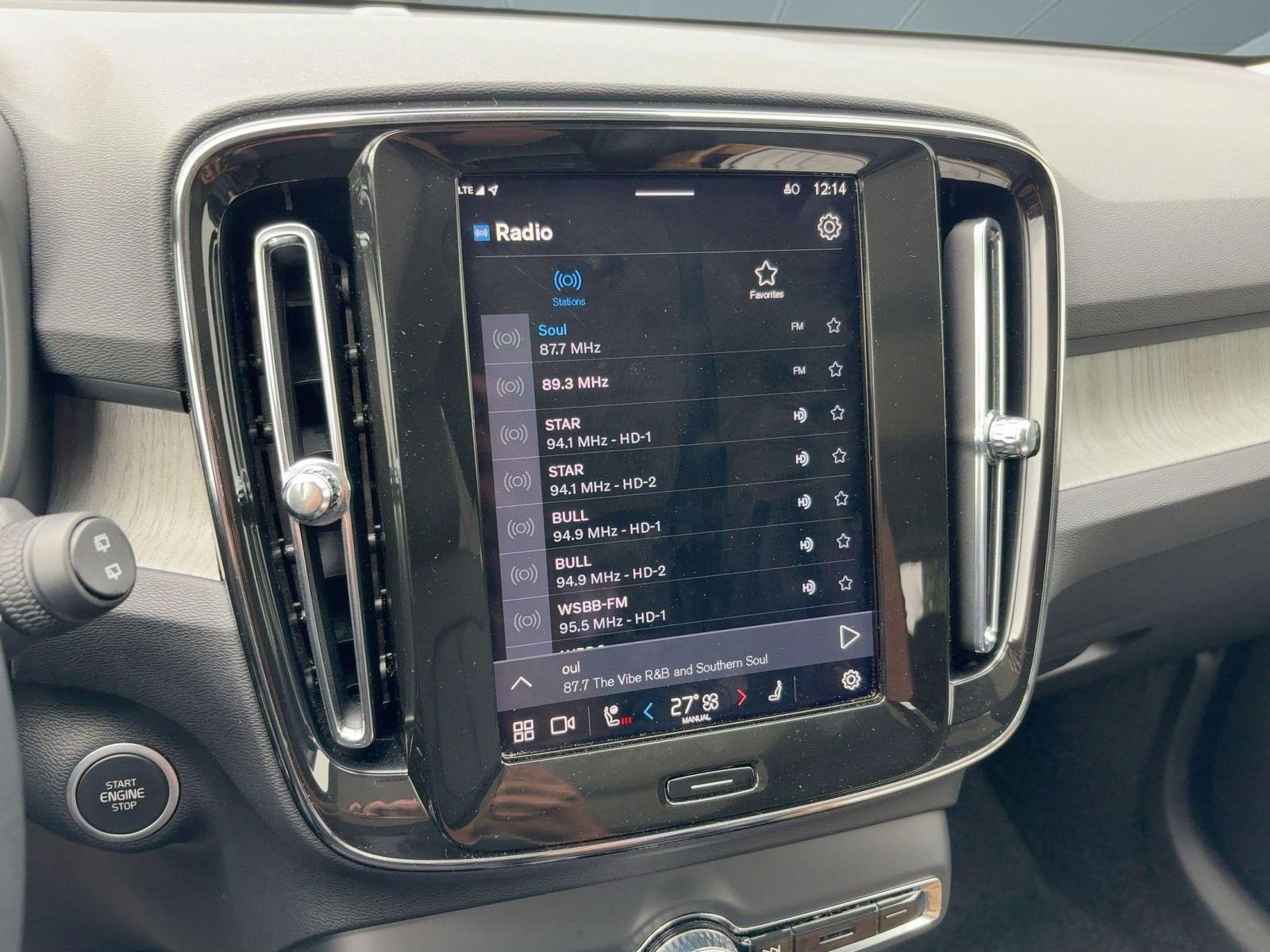 Certified 2025 Volvo XC40 B5 Plus image 26