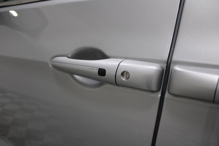 Used 2024 Chrysler Pacifica Touring-L image 17