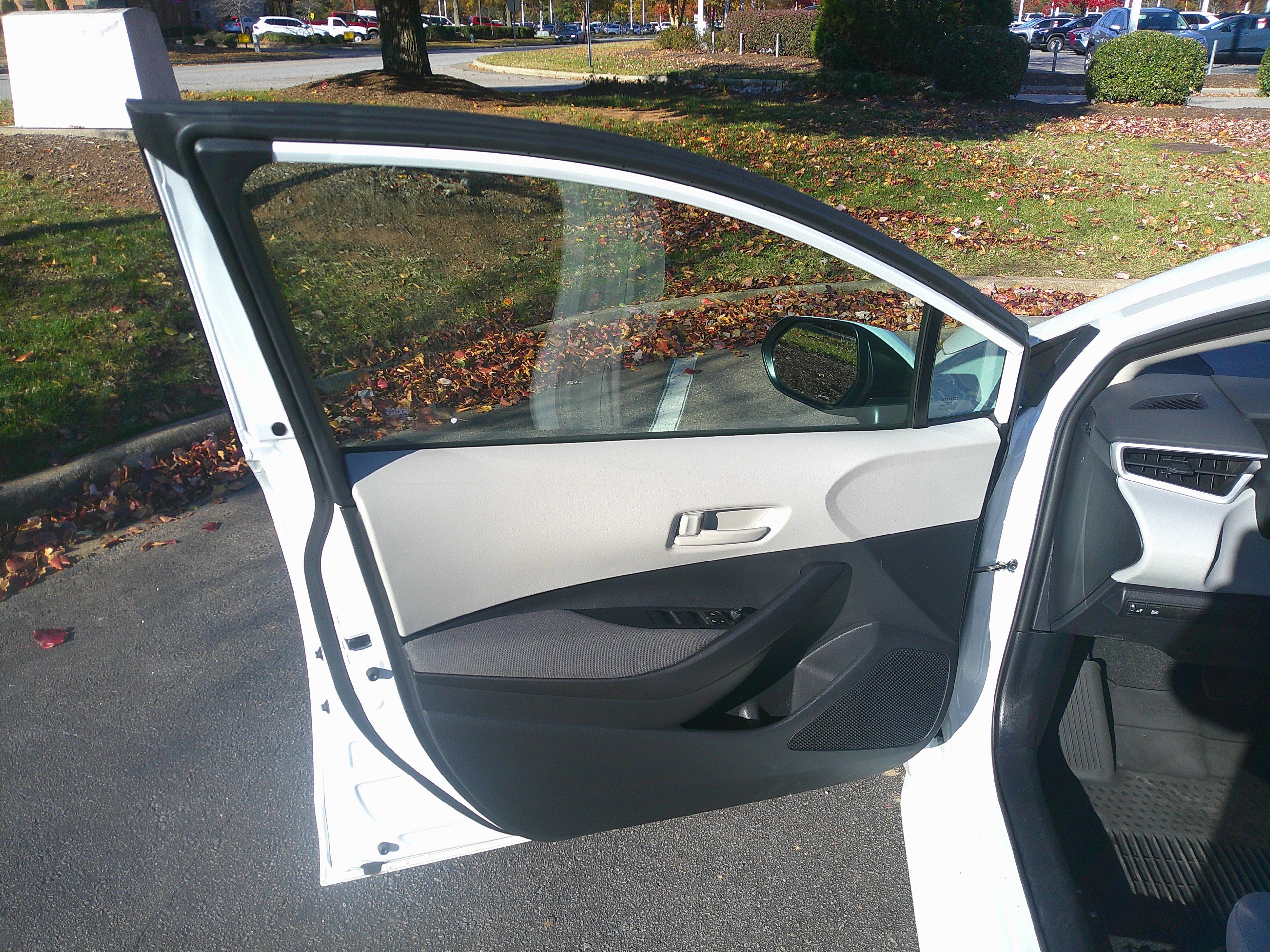 Used 2025 Toyota Corolla LE image 16