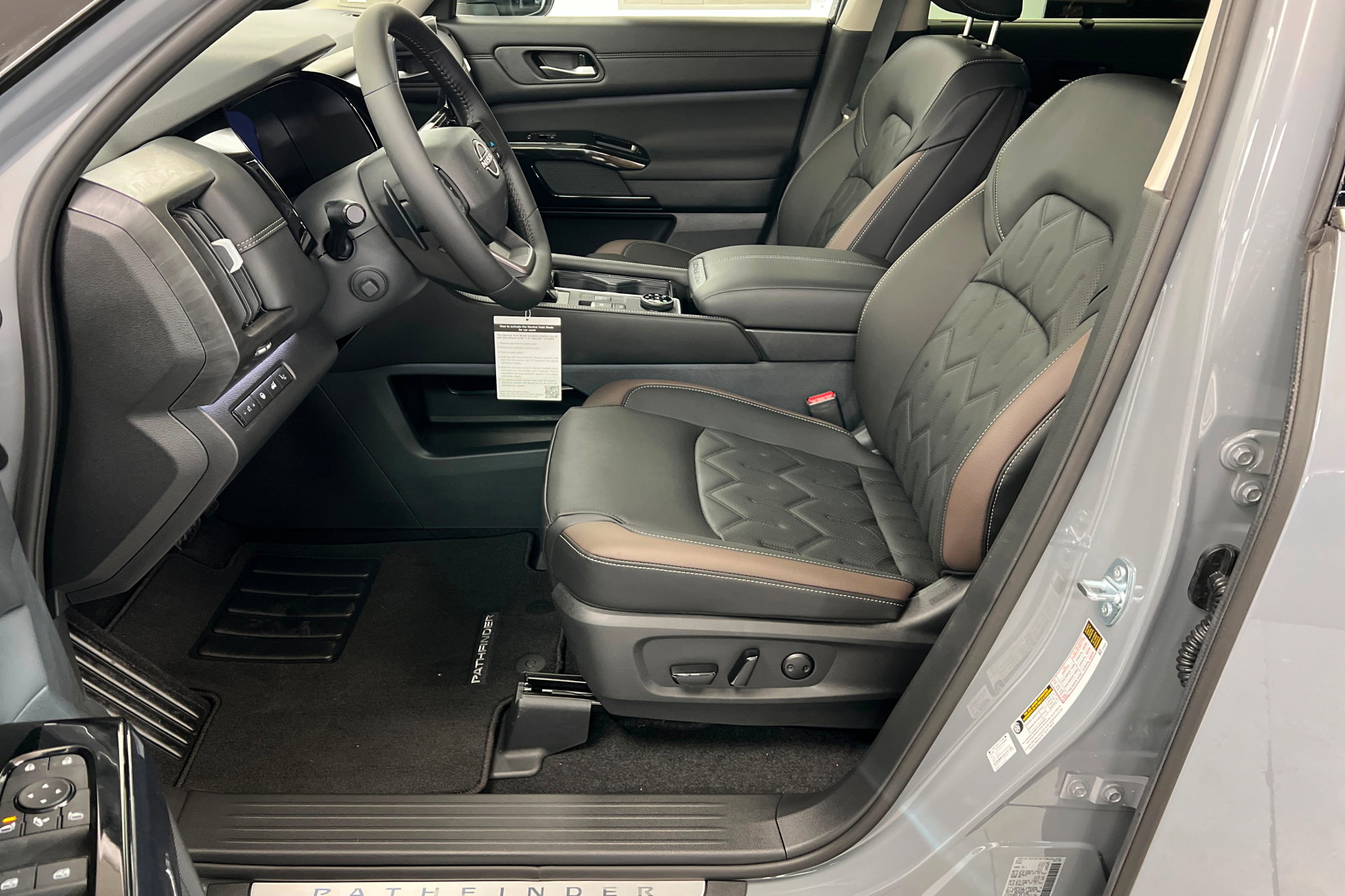 New 2026 Nissan Pathfinder Platinum image 17