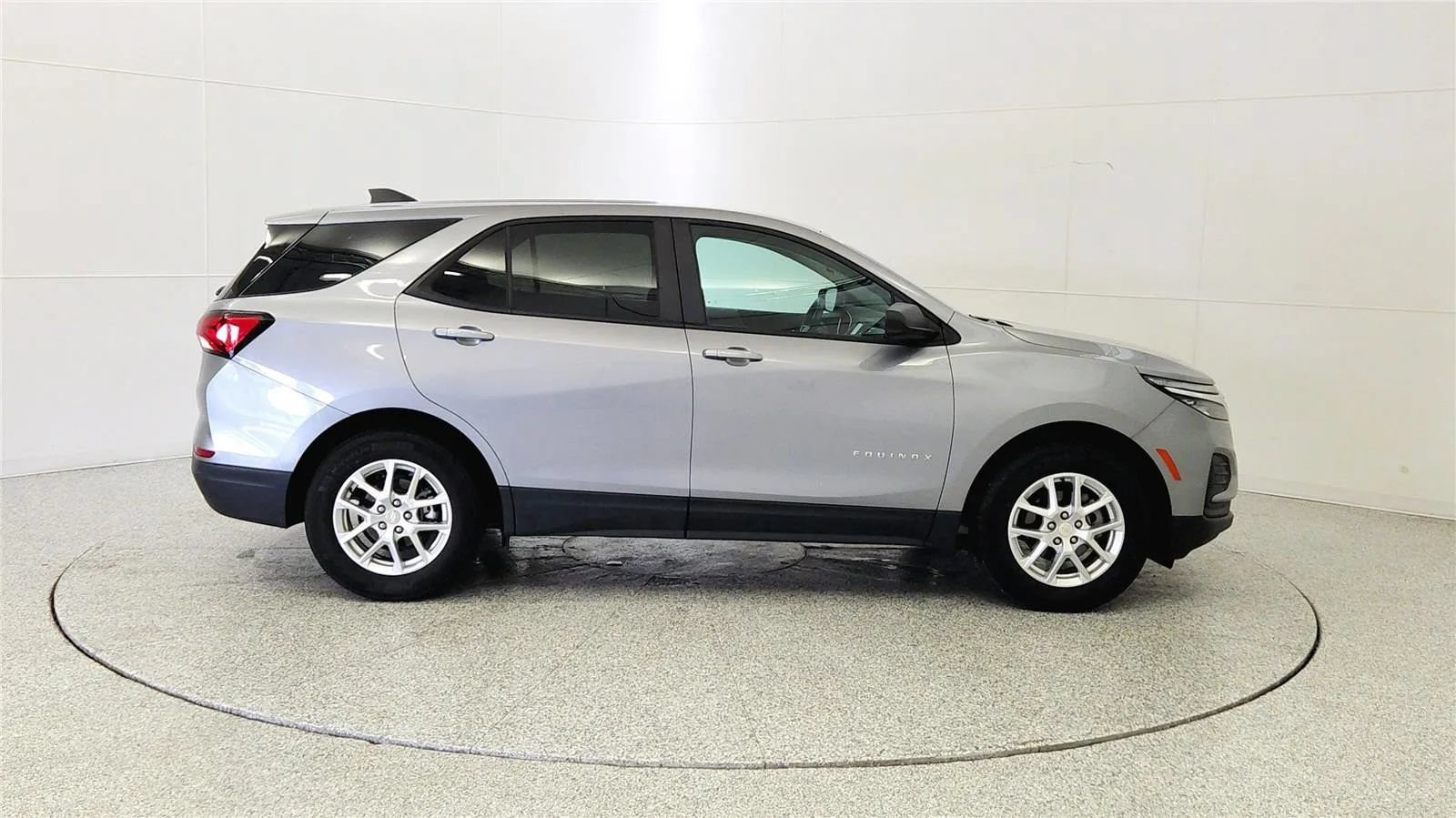 Used 2023 Chevrolet Equinox LS w/ LS Convenience Package FWD image 8