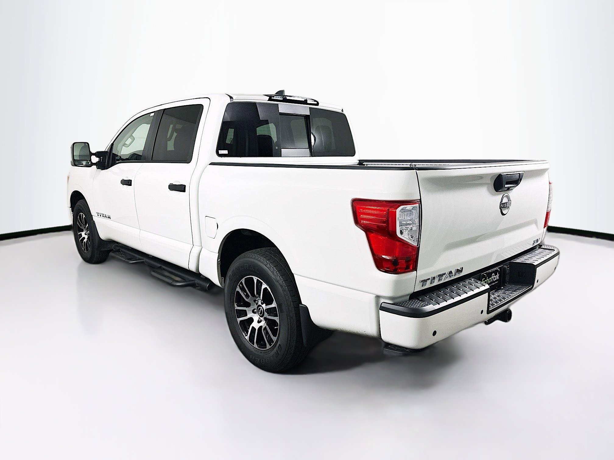 Used 2024 Nissan Titan SV w/ SV Convenience Package image 5