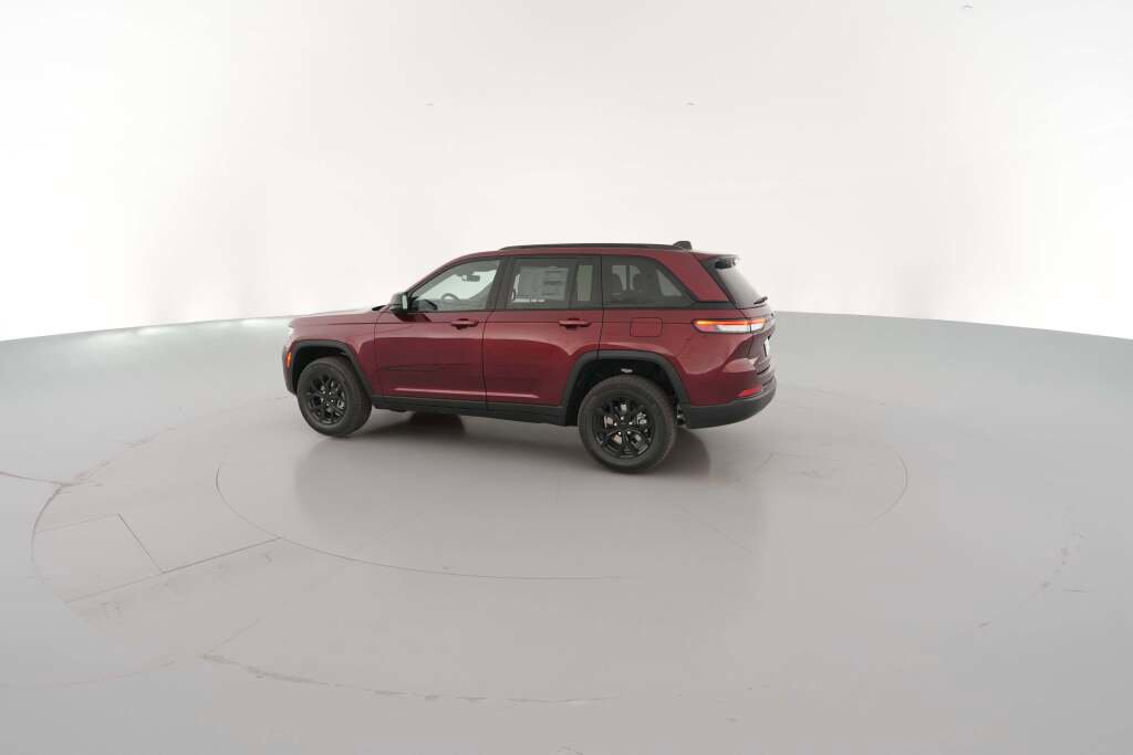 New 2025 Jeep Grand Cherokee Altitude image 7