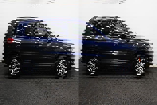 Used 2016 Volkswagen Tiguan S image 4