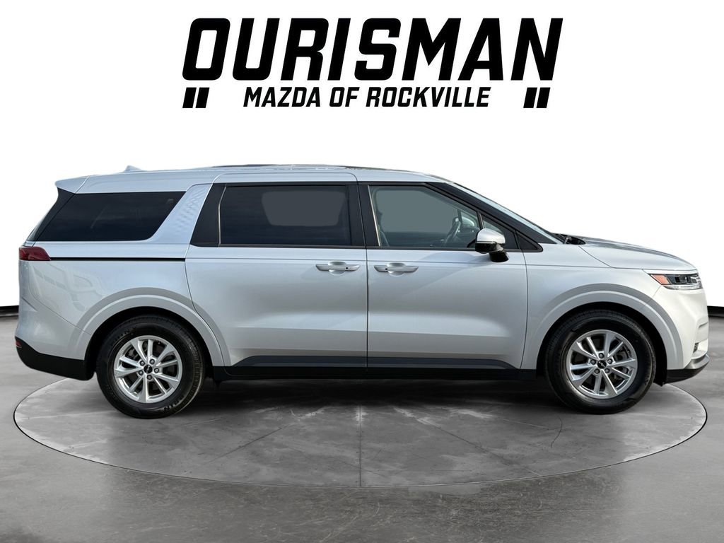 Used 2022 Kia Carnival LX image 7