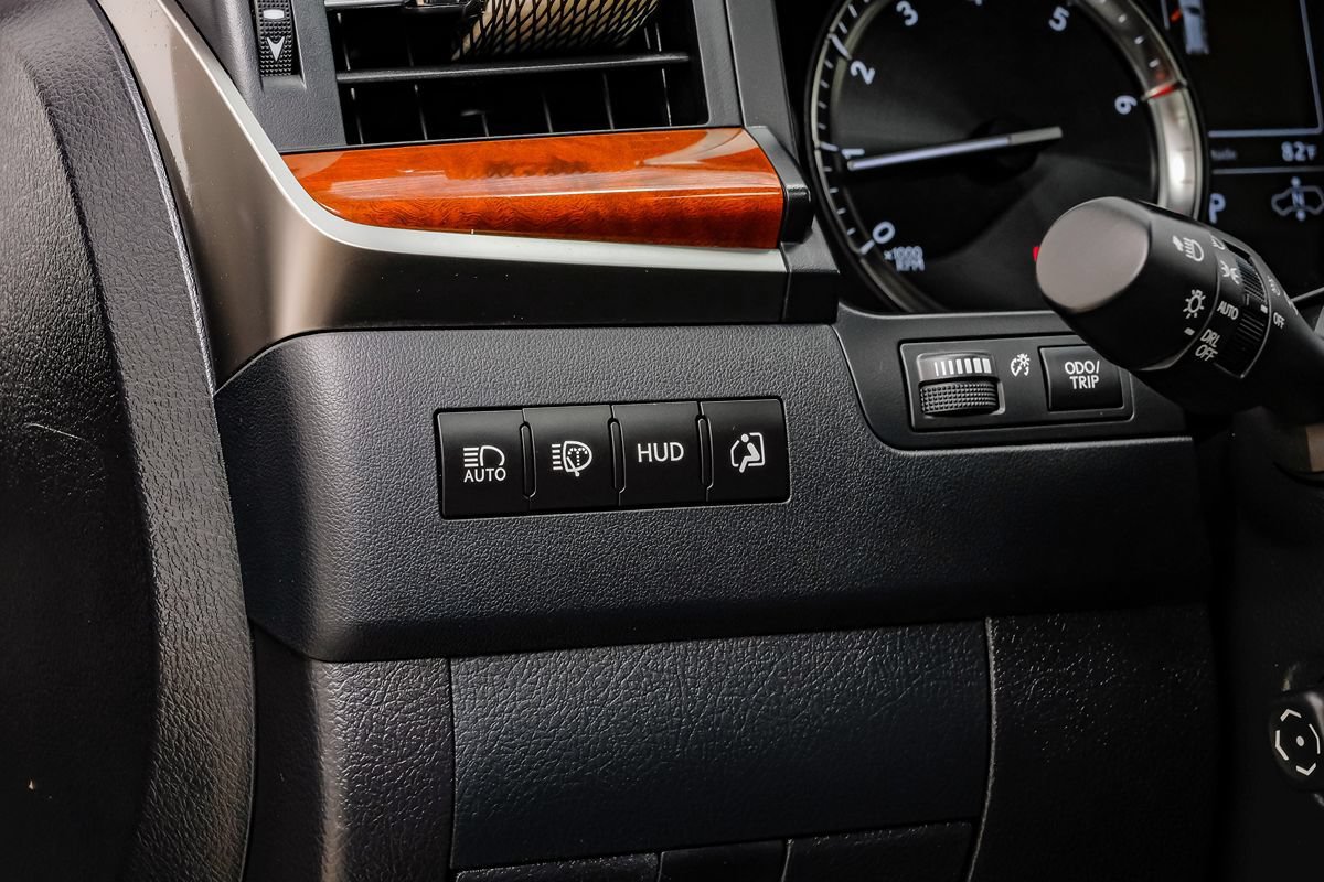 Used 2019 Lexus LX 570 4WD w/ Luxury Package image 19