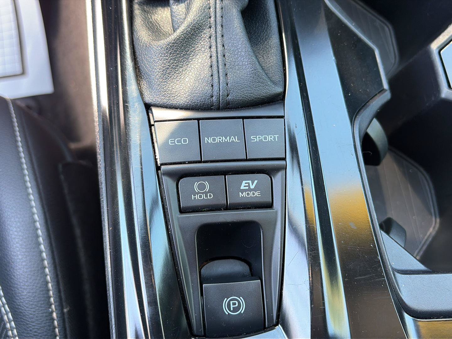 Used 2025 Toyota Camry SE FWD image 16