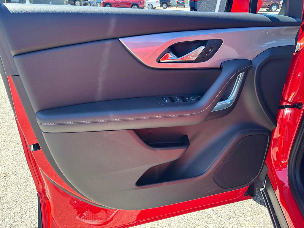 Used 2025 Chevrolet Blazer LT AWD/4WD image 9