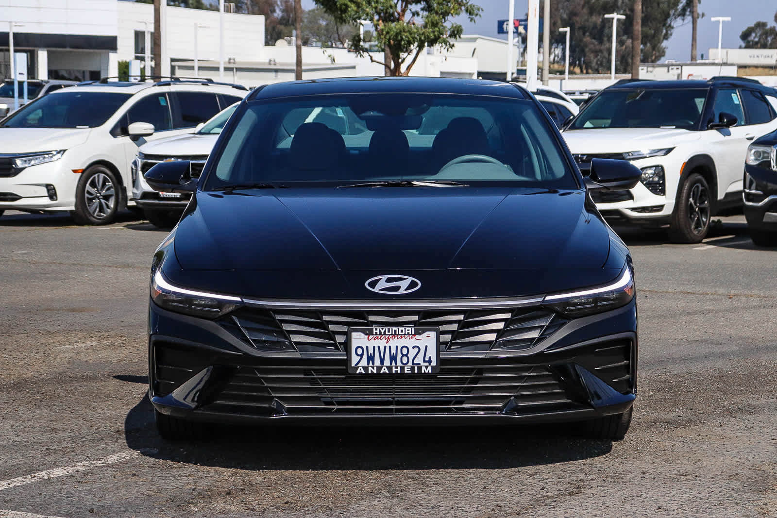 Used 2025 Hyundai Elantra SE w/ Cargo Package image 2
