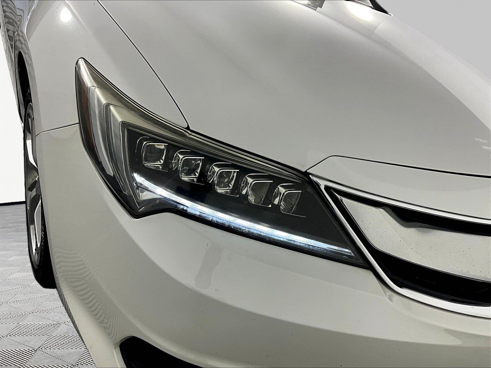 Used 2017 Acura ILX FWD image 32