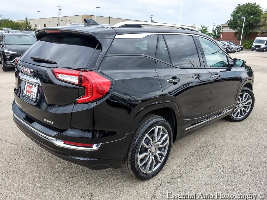 Used 2024 GMC Terrain Denali w/ Denali Premium Package AWD/4WD image 9