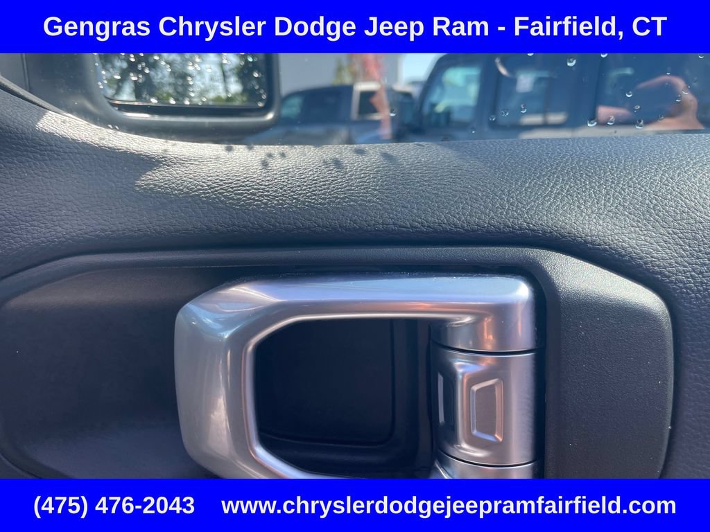 Certified 2024 Jeep Wrangler Unlimited Sahara w/ Technology Group AWD/4WD image 18