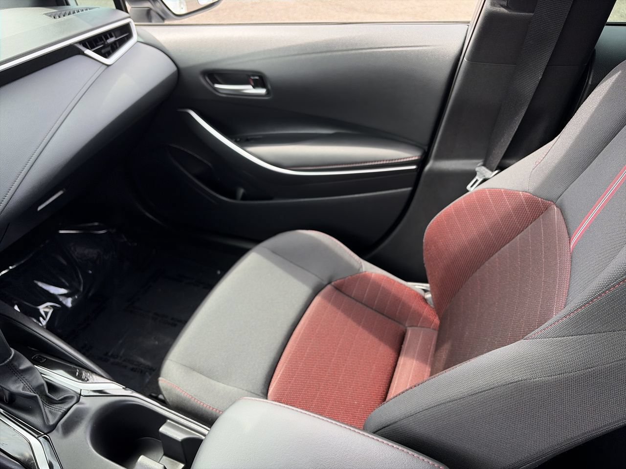 Used 2025 Toyota Corolla SE FWD image 21