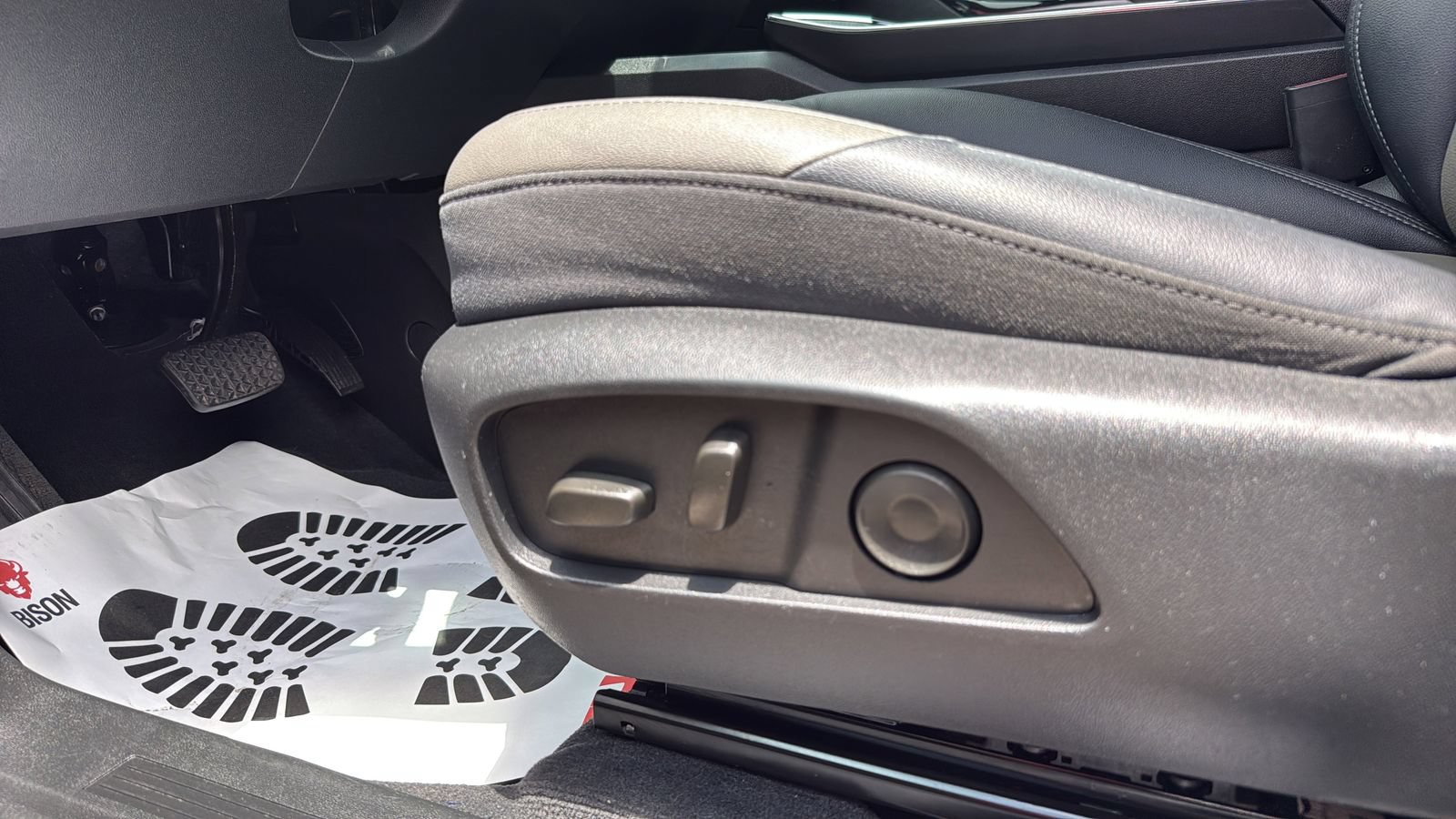 Used 2025 Chevrolet Equinox LT w/ Convenience Package II FWD image 8