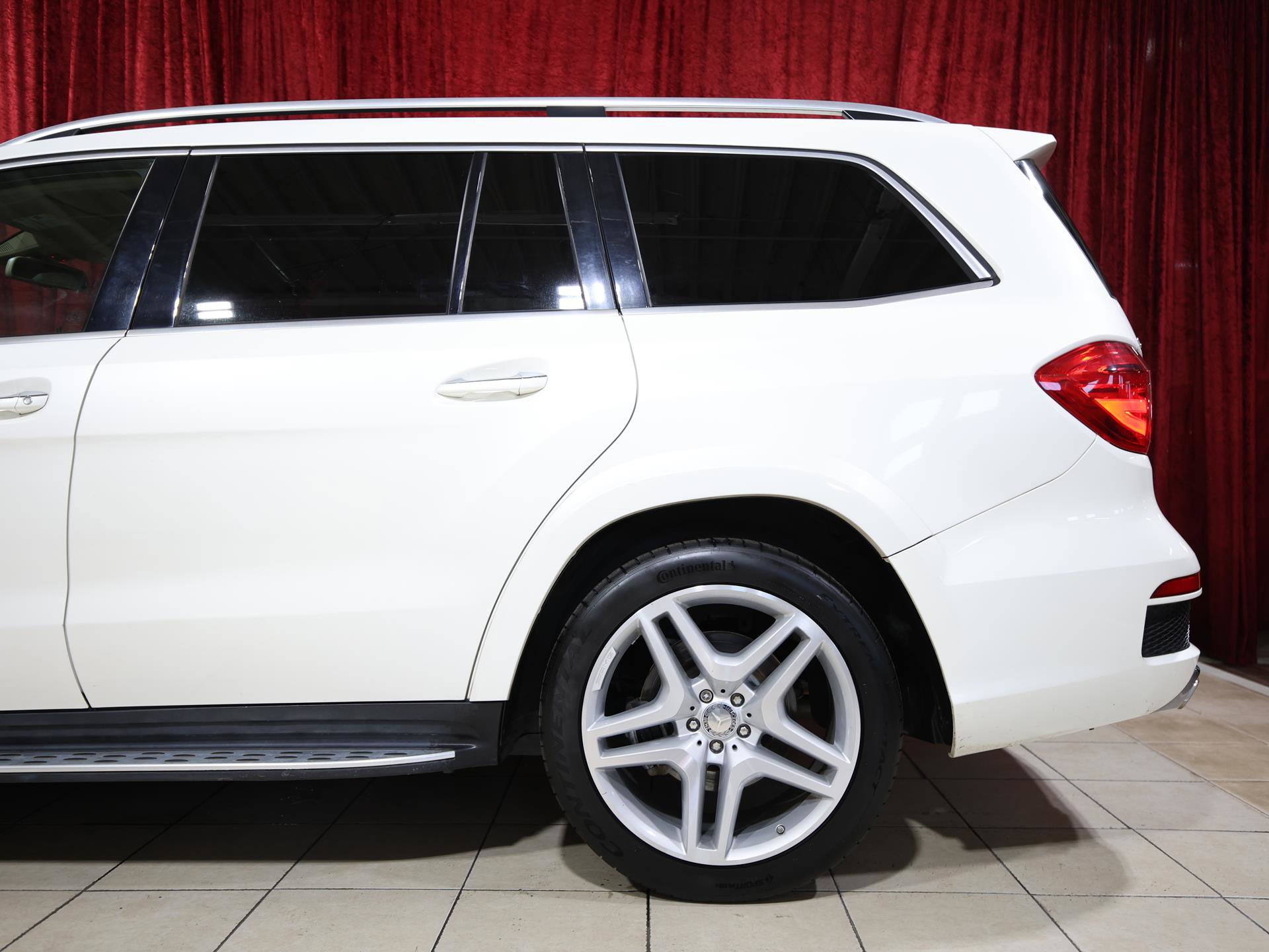 Used 2015 Mercedes-Benz GL 550 4MATIC w/ Driver Assistance Package image 6