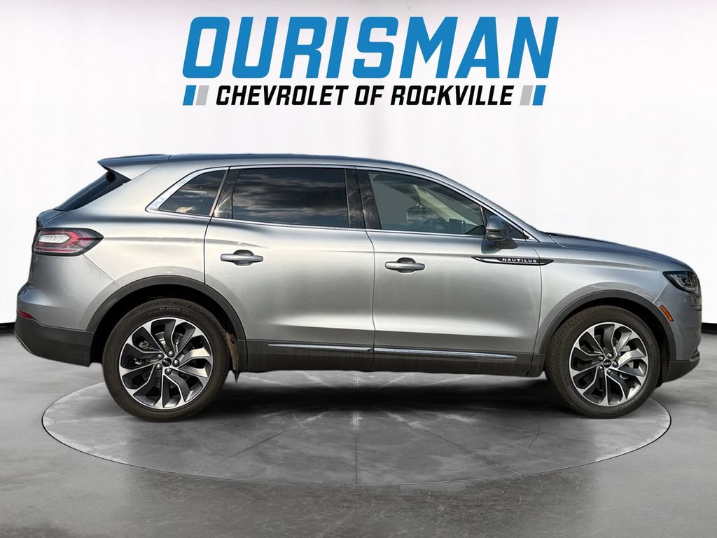 Used 2023 Lincoln Nautilus Reserve AWD/4WD image 7