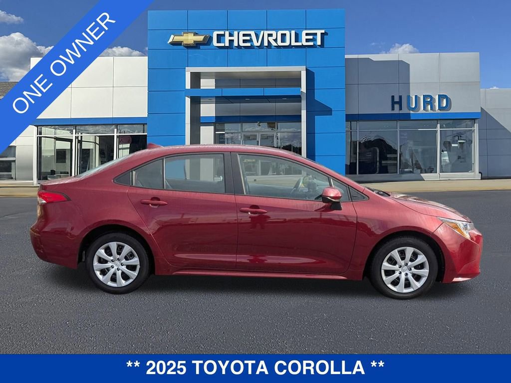 Used 2025 Toyota Corolla LE image 3