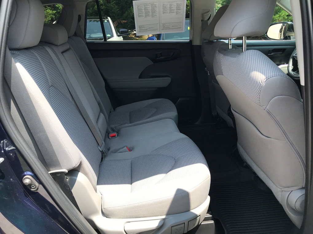 Used 2023 Toyota Highlander LE FWD image 28
