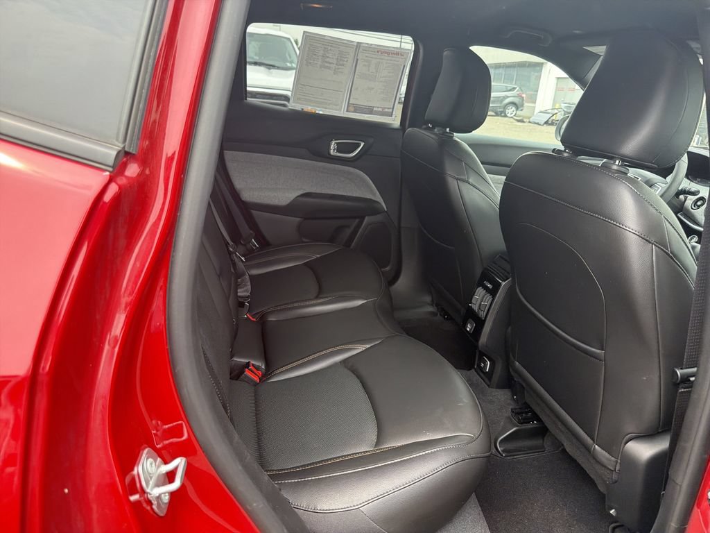 Used 2023 Jeep Compass Latitude AWD/4WD image 17