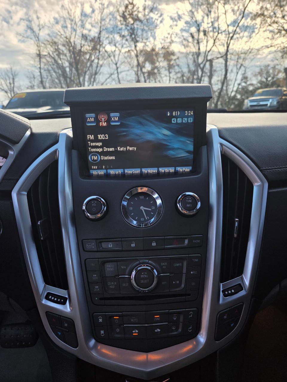 Used 2011 Cadillac SRX Luxury image 21