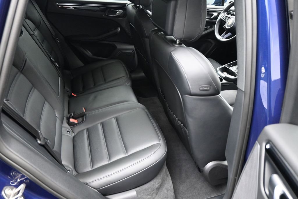 Used 2025 Porsche Macan AWD/4WD image 10