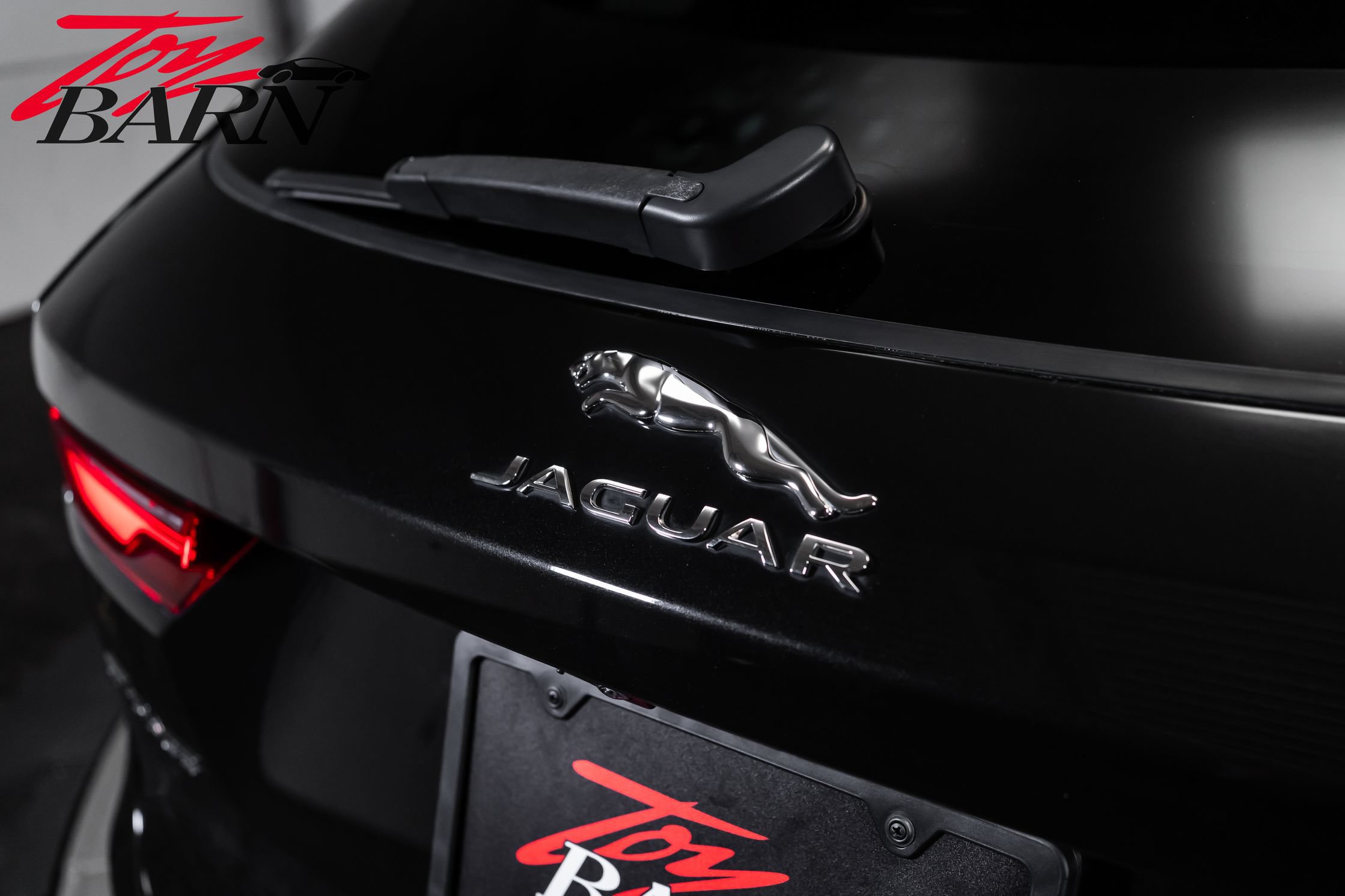 Used 2021 Jaguar F-PACE SVR AWD/4WD image 9